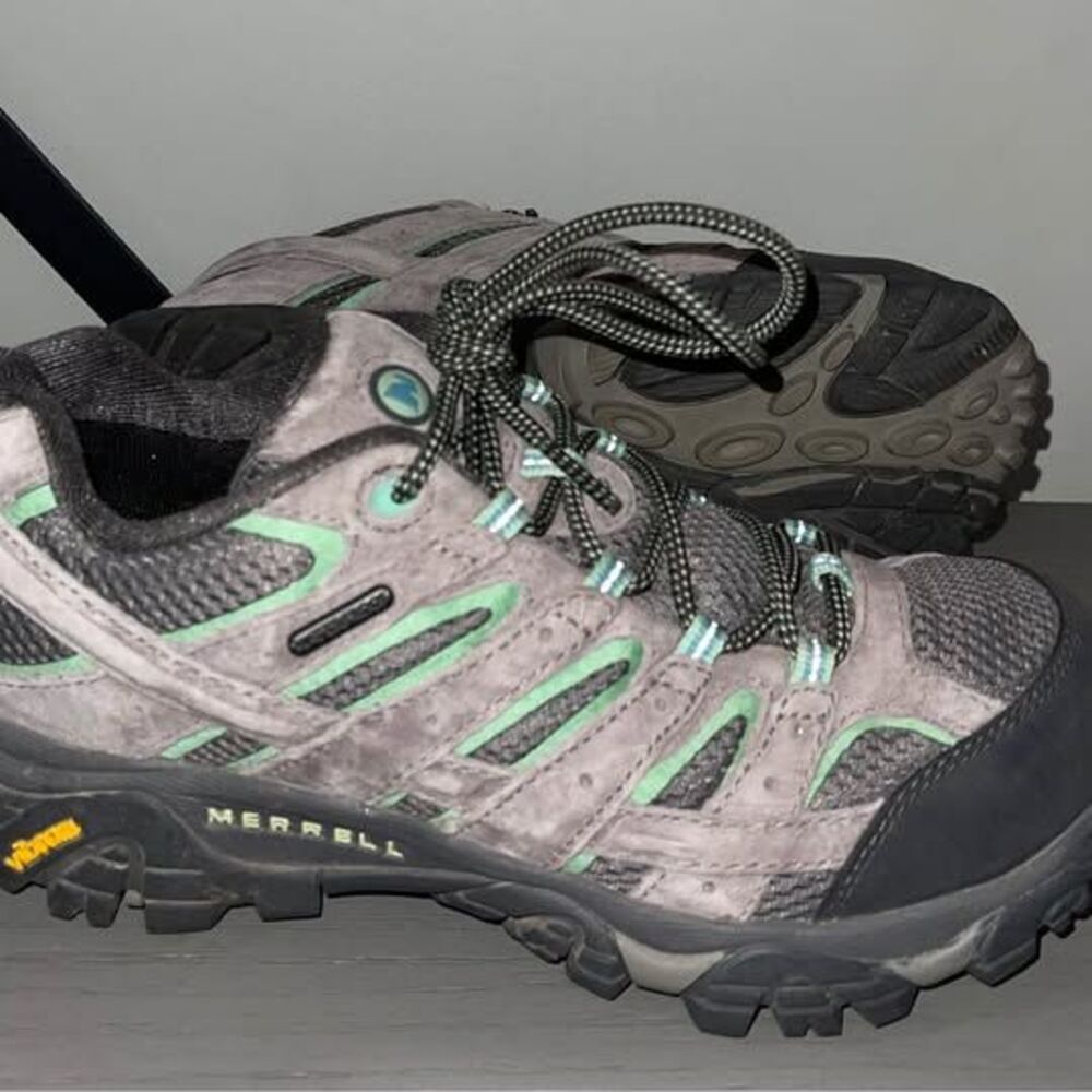 Merrell size 8 Women’s Hiking Shoes Gray Mint Low Leather Waterproof